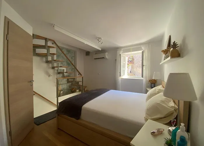 Hidden Hideaway * Cres